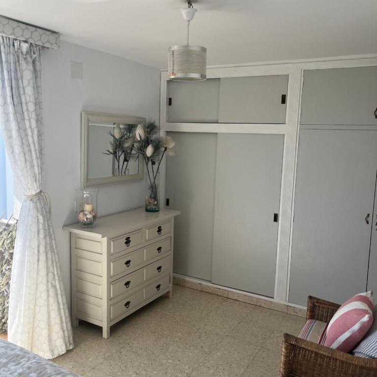 Large three bedroom apartment panoramic sea views - Three-Bedroom Apartment - 7