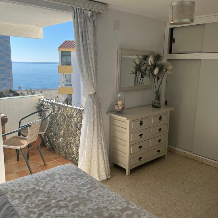 Large three bedroom apartment panoramic sea views - Three-Bedroom Apartment - 12