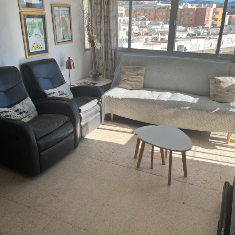 Large three bedroom apartment panoramic sea views - Three-Bedroom Apartment - 15