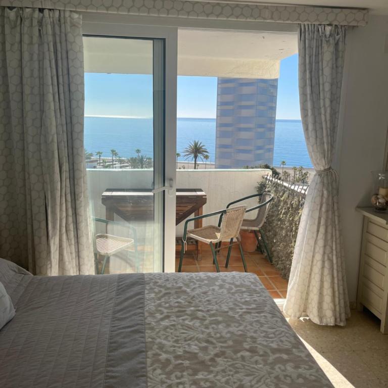 Large three bedroom apartment panoramic sea views - Three-Bedroom Apartment - 19