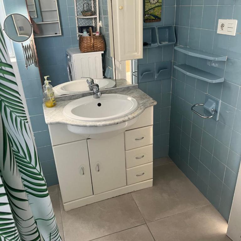Large three bedroom apartment panoramic sea views - Three-Bedroom Apartment - 22