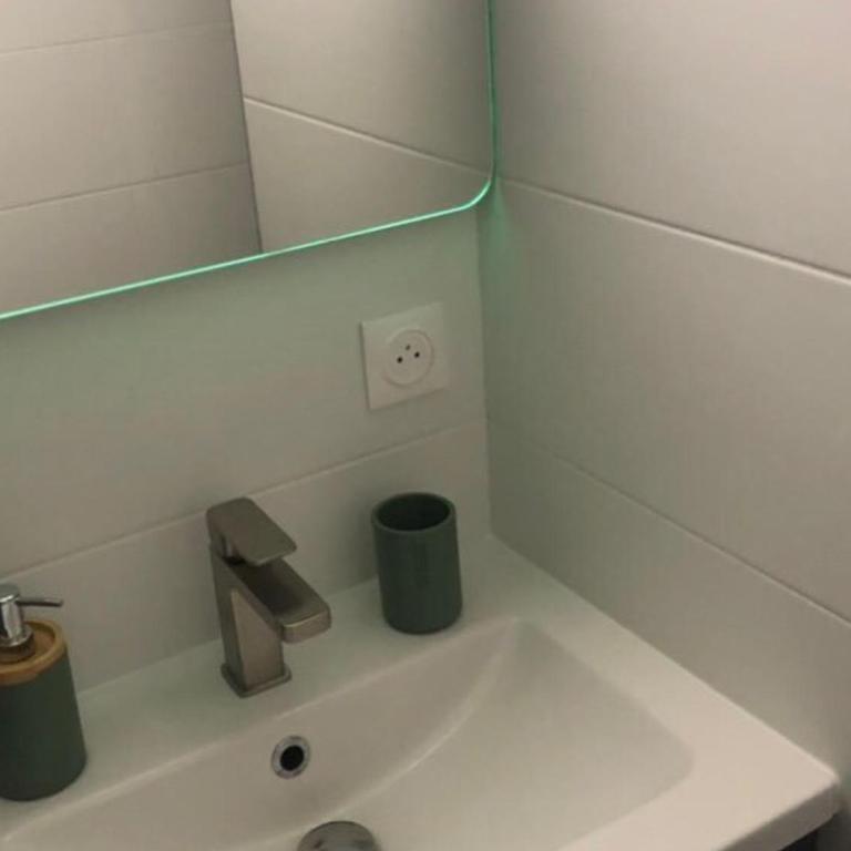 Appartement T2 avec grande terrasse, parking, animaux admis et piscine - FR-1-195-94 - Appartamento - 6
