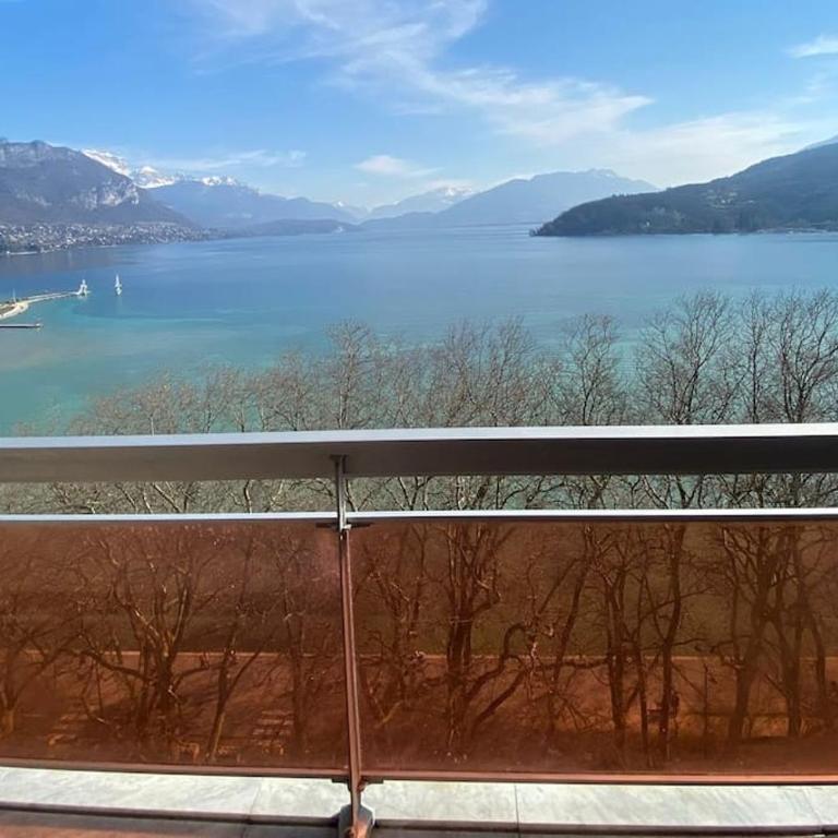 LE SOLAVUE 150 M2 VUE EXCEPTIONNELLE SUR LE LAC - Three-Bedroom Apartment - 3