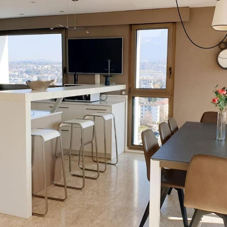 LE SOLAVUE 150 M2 VUE EXCEPTIONNELLE SUR LE LAC - Three-Bedroom Apartment - 16
