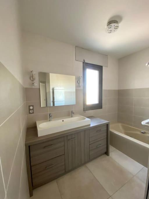 LE SOLAVUE 150 M2 VUE EXCEPTIONNELLE SUR LE LAC - Three-Bedroom Apartment - 23