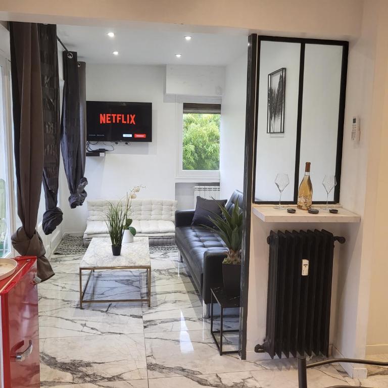 T2 neuf centre ville Saint Raphaël avec terrasse et parking gratuit, prés de la plage et commerces! - Apartment mit 1 Schlafzimmer - 4
