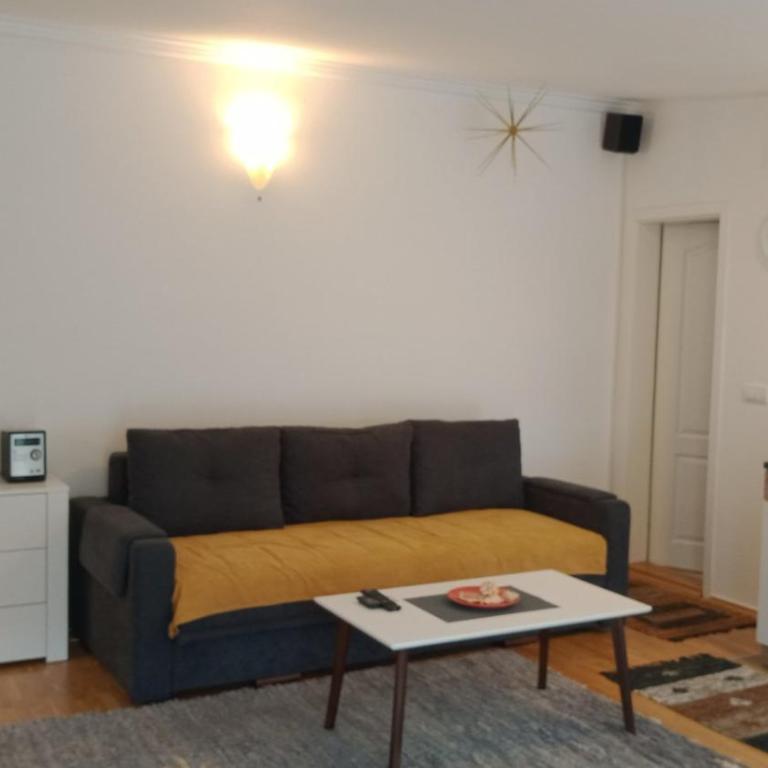 M & M - One-Bedroom Apartment - 2