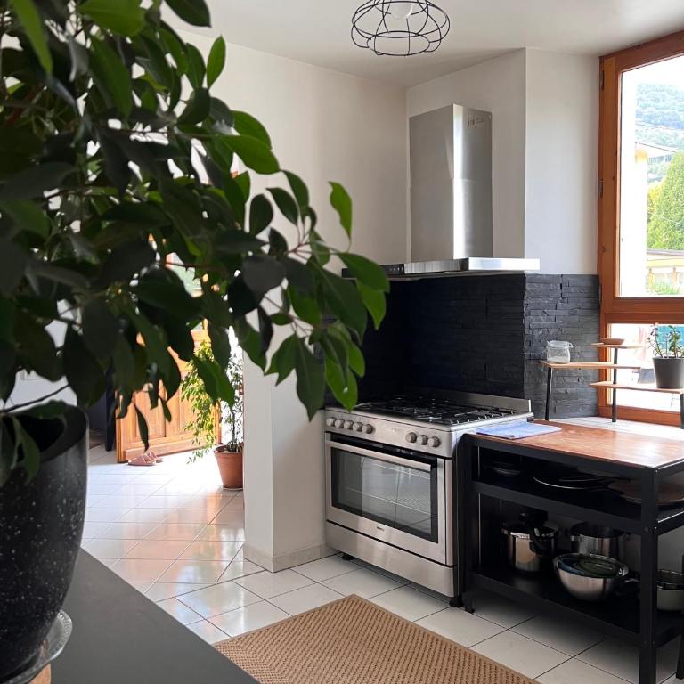Duplex Sallanches - Terrasse, Centre & Parking by AlpenlySallanches - Appartement 3 Chambres - 7
