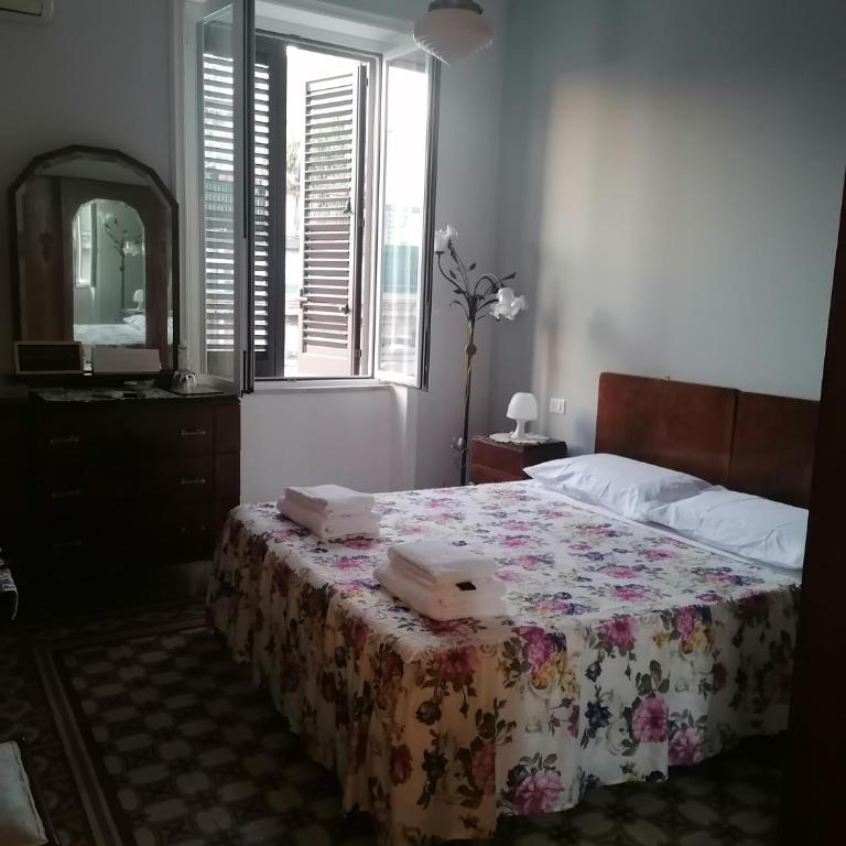 Battisti 18 Vintage Rooms - Double Room with Private External Bathroom - 8