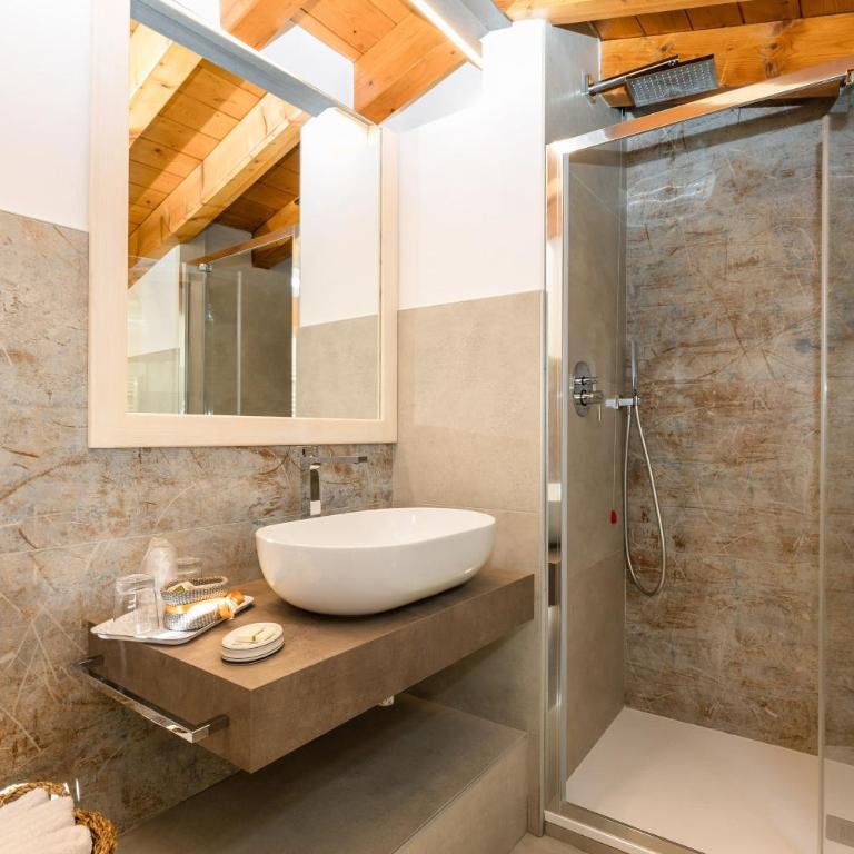 Charming Sirmione - Superior Double Room - 9