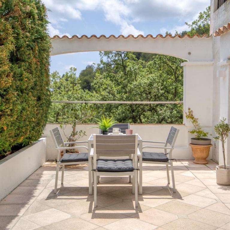 CHARMANT 2 PIECES DANS VILLA INDIVIDUELLE TERRASSES JARDIN - Appartement 1 Chambre - 4