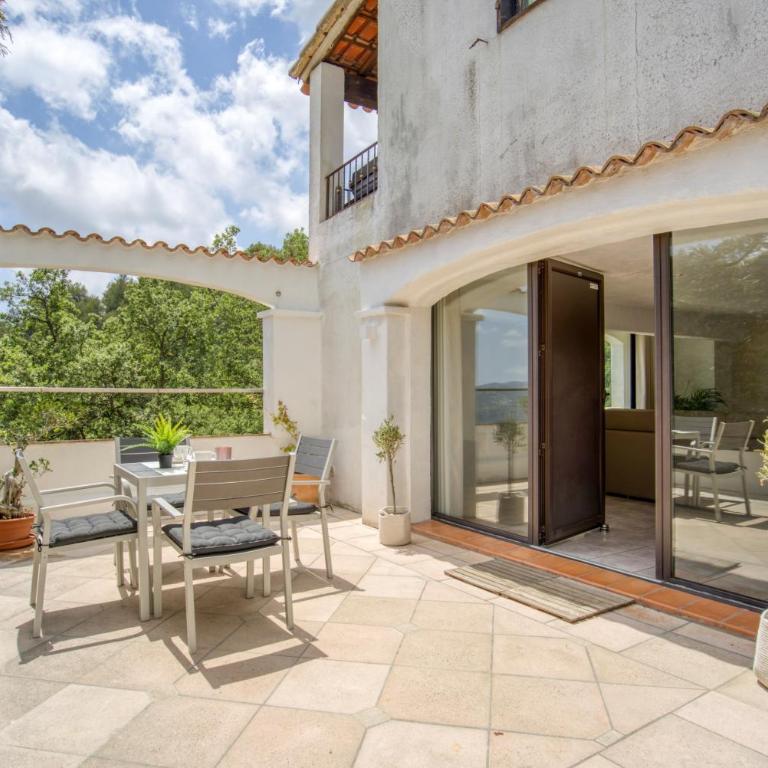 CHARMANT 2 PIECES DANS VILLA INDIVIDUELLE TERRASSES JARDIN - Appartement 1 Chambre - 3