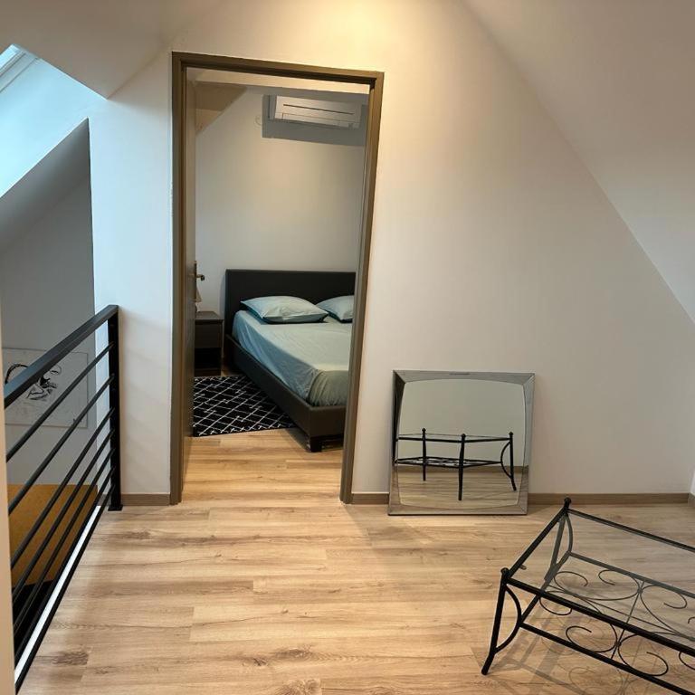 Spacious flat close to the railway station - Loft - 18