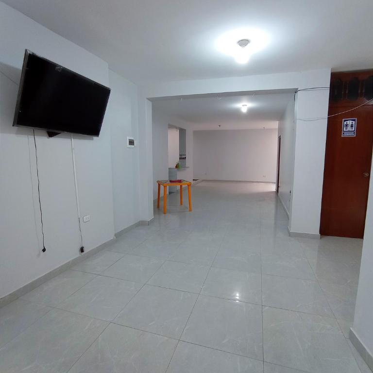 Amplio departamento en Cajamarca - Apartamento de 2 dormitorios - 8
