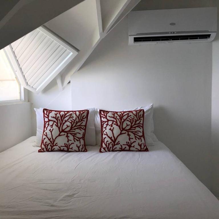 Apartamento Bay Point 1001 - Three-Bedroom Apartment - 11