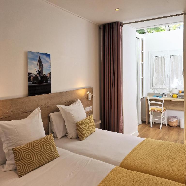 Hôtel de la Fontaine - Chambre Double - Vue sur Terrasse - Rez-de-Chaussée - 7