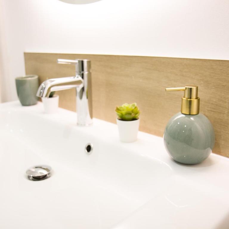 L'olivier - T2 moderne et chaleureux - Garage gratuit & Tram - One-Bedroom Apartment - 16