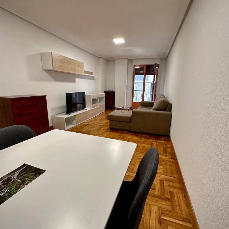 AtuaireHome San Pablo rozando el Museo de la Evolución con parking incluido - Apartamento de 2 dormitorios - 2