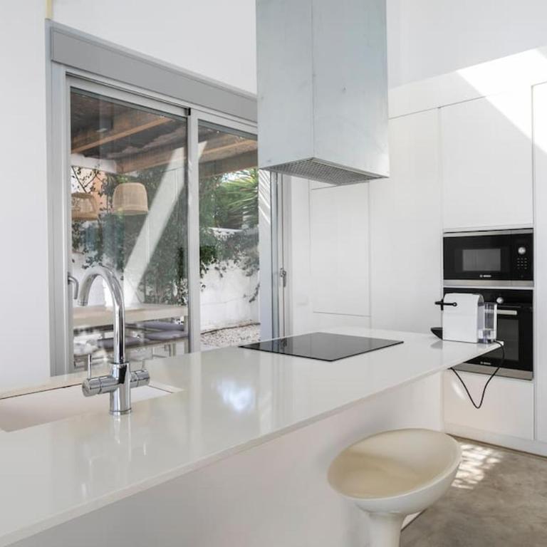 Villa Paloma with private pool, located 350m to the sea and tram station! - Three-Bedroom House - 17