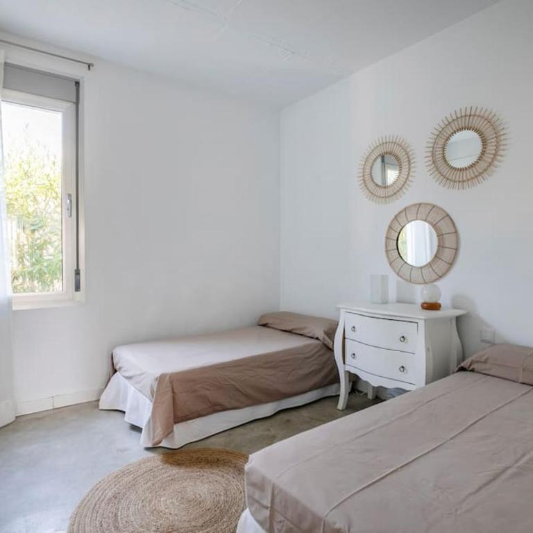 Villa Paloma with private pool, located 350m to the sea and tram station! - Three-Bedroom House - 30