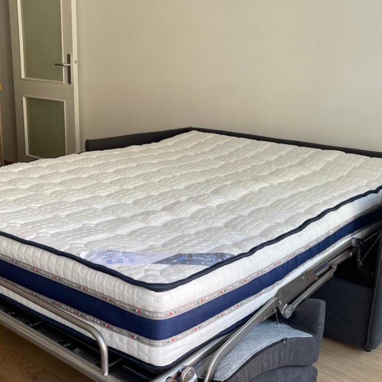 Studio plein centre, calme, parking inclus, piscine et gardien - Studio-Apartment - 8