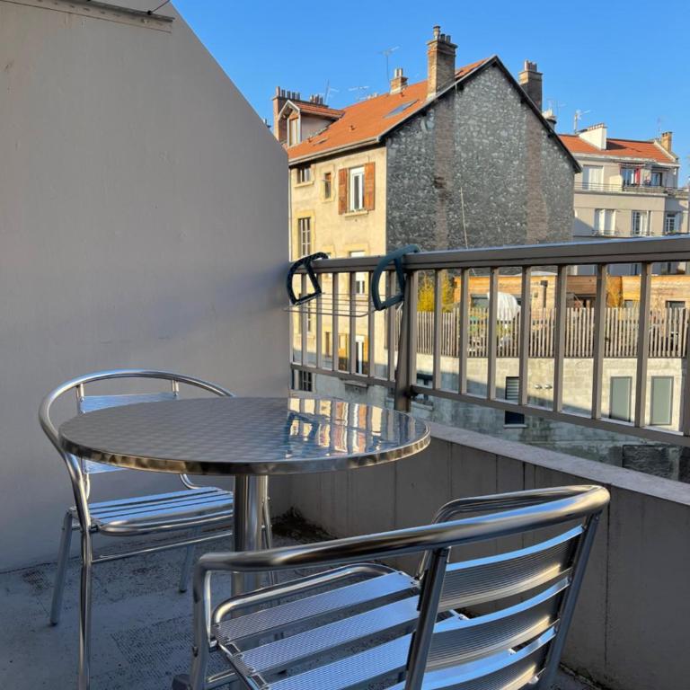 Studio plein centre, calme, parking inclus, piscine et gardien - Studio-Apartment - 9