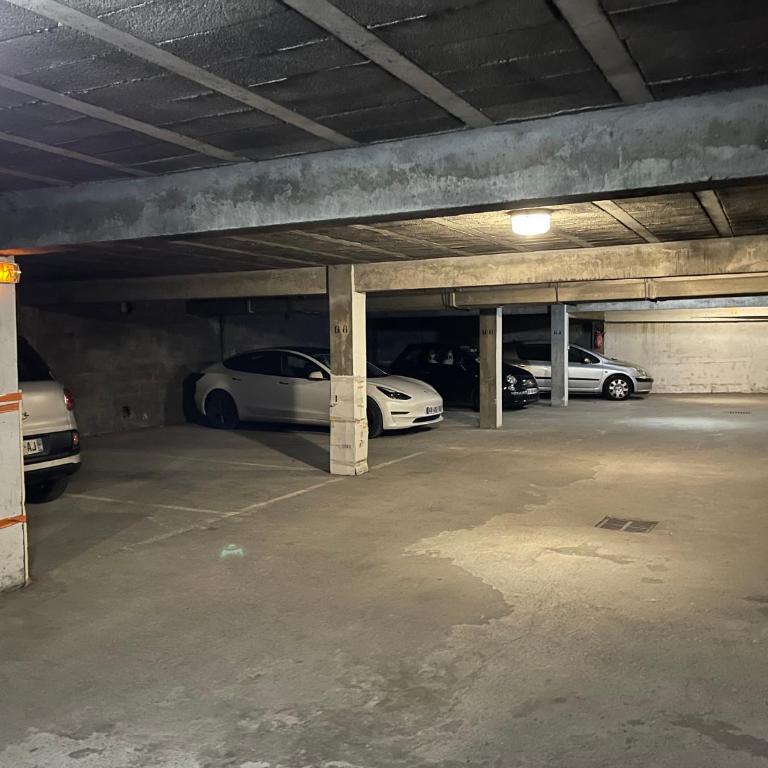 Studio plein centre, calme, parking inclus, piscine et gardien - Studio-Apartment - 5
