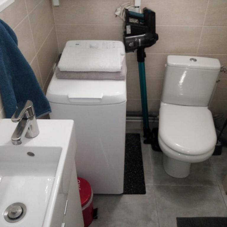 Studio plein centre, calme, parking inclus, piscine et gardien - Studio-Apartment - 11