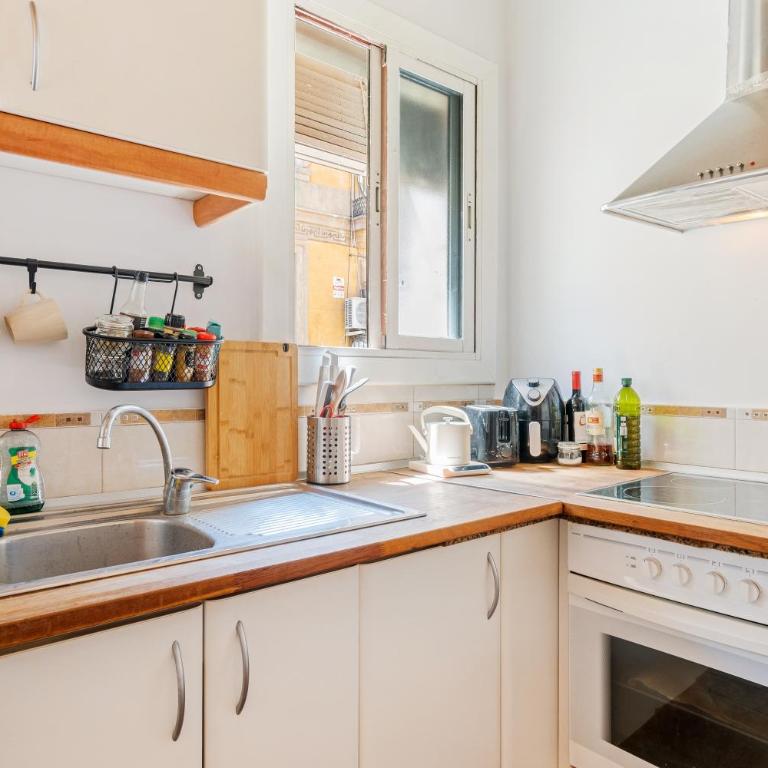 Beachside Bliss Charming 1-bedroom, Barceloneta - Apartamento - 10