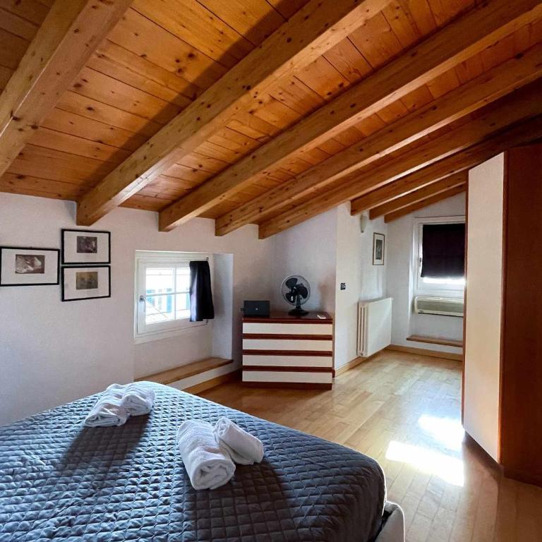 Plinio, center town apartment - Two-Bedroom Apartment - 14