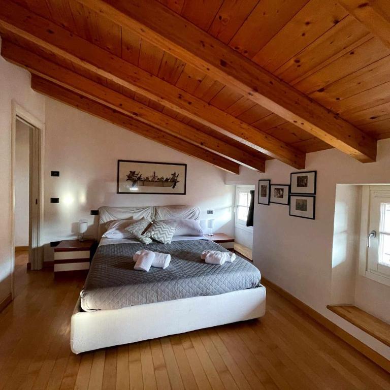 Plinio, center town apartment - Two-Bedroom Apartment - 15