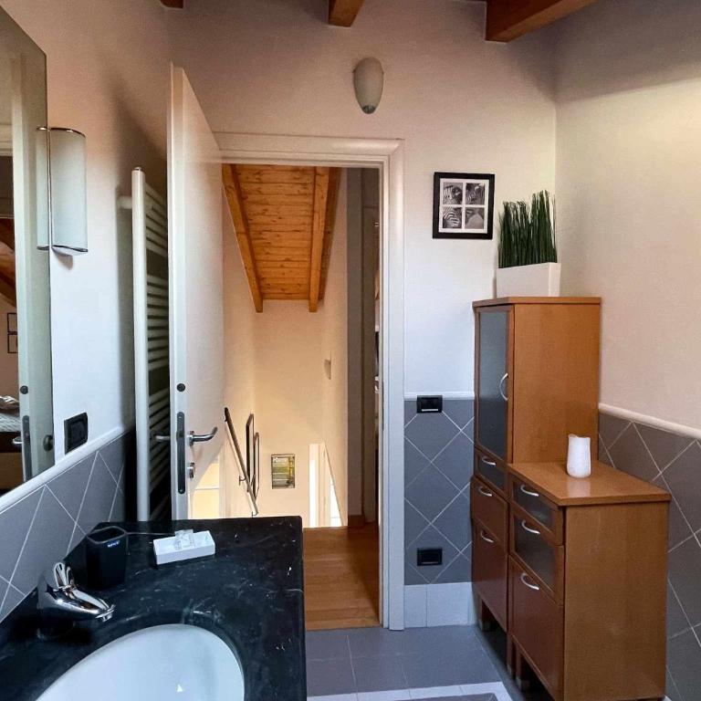 Plinio, center town apartment - Two-Bedroom Apartment - 23