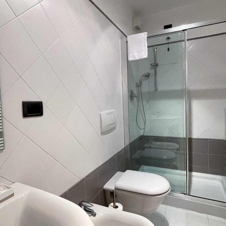 Plinio, center town apartment - Two-Bedroom Apartment - 27