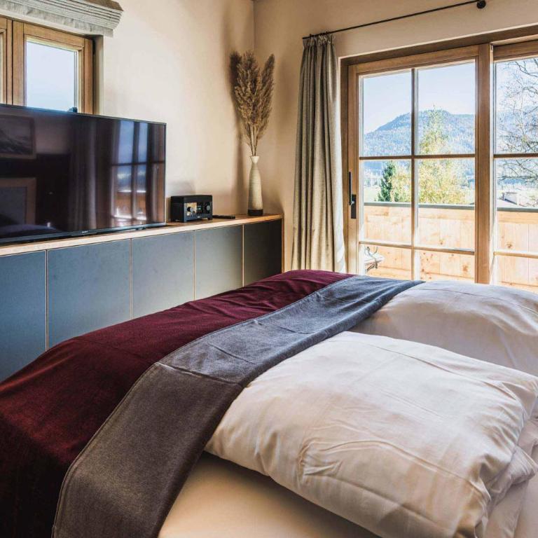 Chalet am Wetterkreuz - Luxus mit Sauna & Whirlpool in Reit im Winkl - Doppelzimmer mit Parkblick - 31