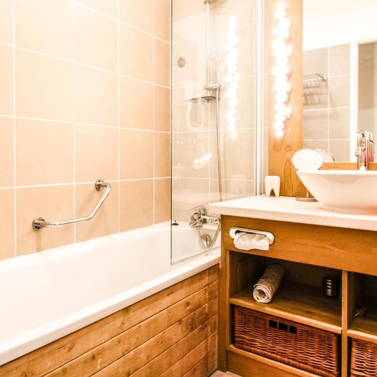 Joli, spacieux appartement T3 sud ski aux pieds, parking - Appartement avec Vue sur la Montagne - 55