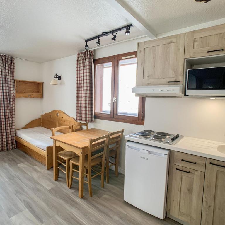 Appartement spacieux ski aux pieds avec balcon pour 6 personnes - FR-1-502-289 - Apartment - 11