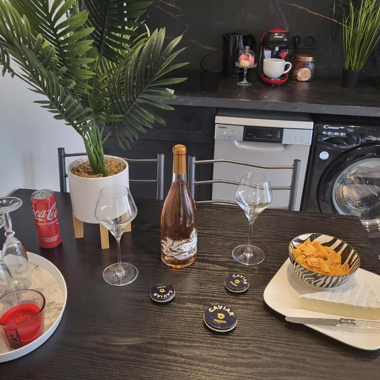 T2 neuf centre ville Saint Raphaël avec terrasse et parking gratuit, prés de la plage et commerces! - Apartment mit 1 Schlafzimmer - 20