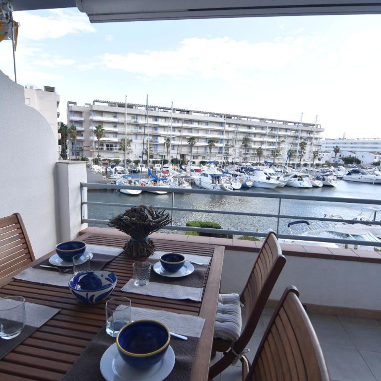 RNET - 1-6 Puerto Madeira Canal View - One-Bedroom Apartment - 1