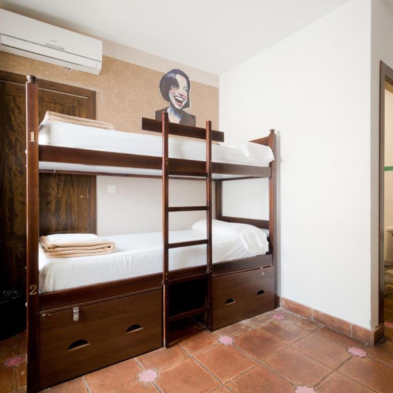 Oasis Backpackers' Hostel Granada - Bed in 6-Bed Mixed Dormitory Room - 15