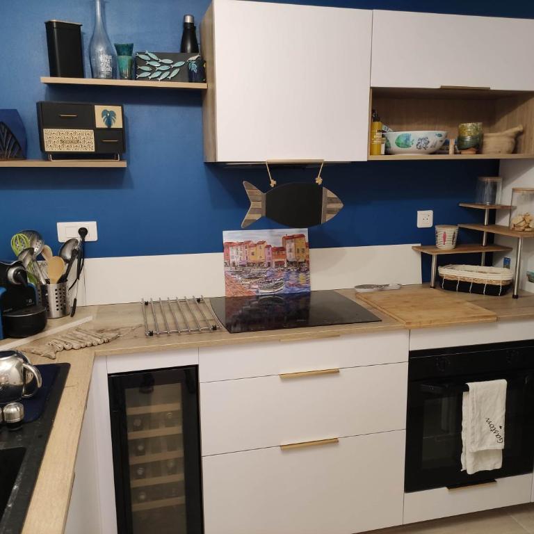 Sanary-sur-Mer, T2 avec jardin et parking gratuit, 2 min centre, climatisation, bastide 1900 - Apartment mit 1 Schlafzimmer - 9