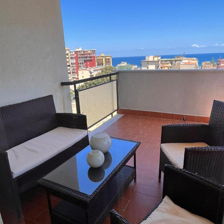 harriets house - Two-Bedroom Apartment - 19