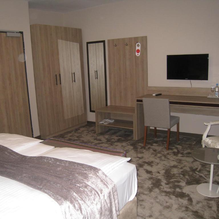 Hotel VIP - Dvokrevetna Soba sa Bračnim Krevetom/Zasebnim Krevetima - 13