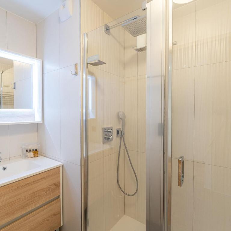 Appartement spacieux à Courchevel, 12-14 pers., parking & ski-in/ski-out - FR-1-563-116 - Apartamento - 3
