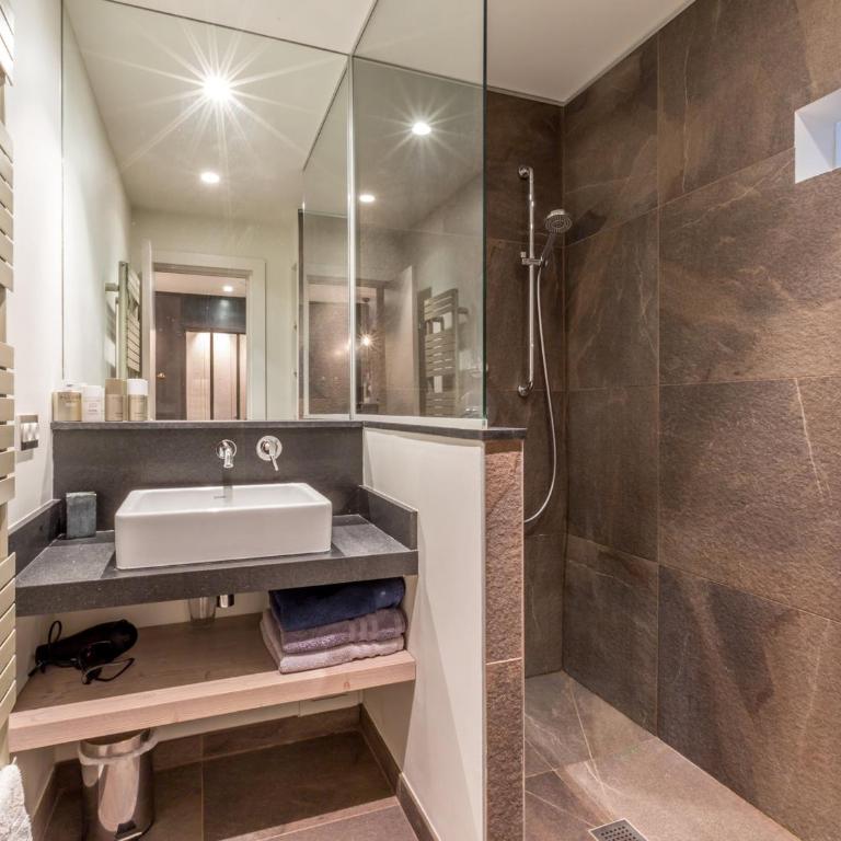 Cocon raffiné proche centre Val-d'Isère, résidence de standing, balcon Sud/Est, 5 pers. - Two-Bedroom Apartment - 13