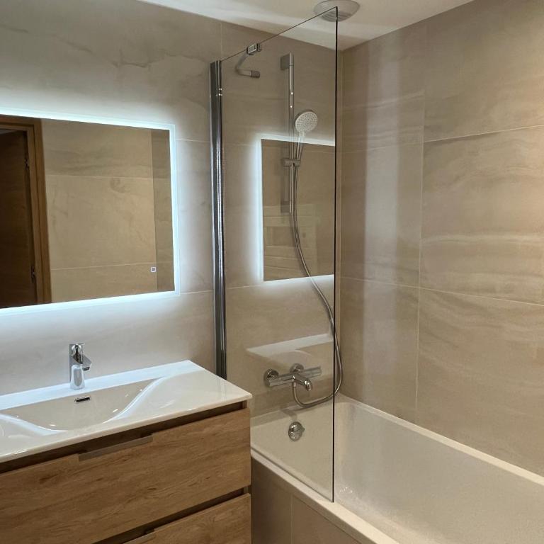 Renovated 6 pers Luxury Chalet in Meribel Centre 85m2 3BR 3BA with Mountain View and boots heater ! - Appartement 3 Chambres - 54