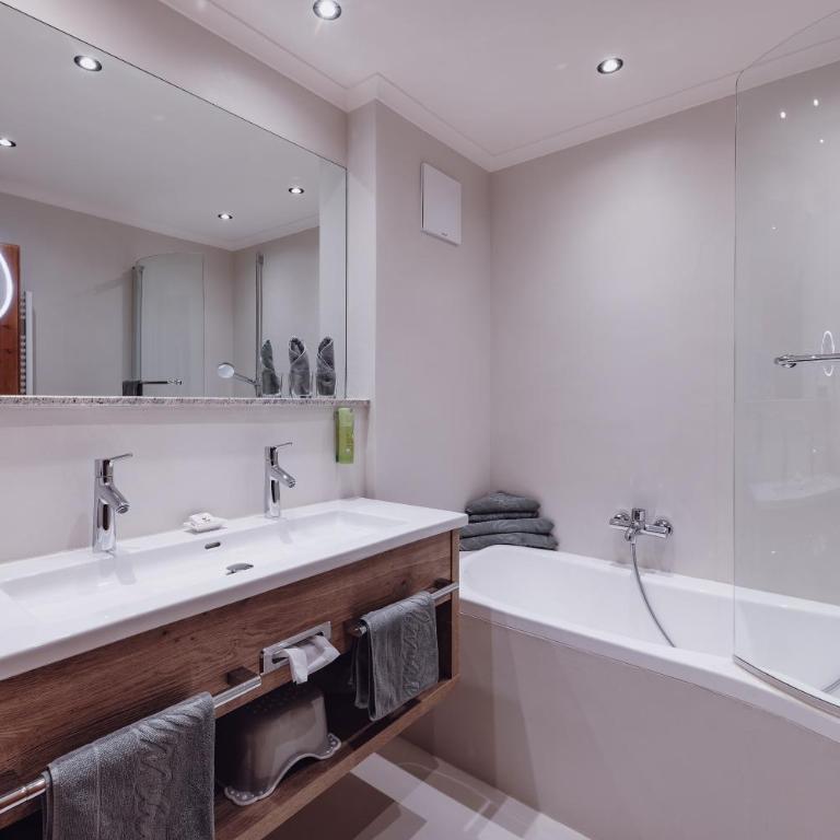 Ellmauhof - das Generationenresort - Comfort Family Suite with 2 Bedrooms and Panorama View - 2