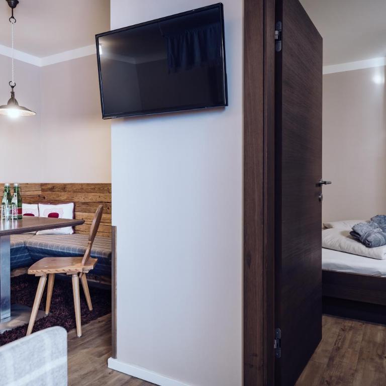 Ellmauhof - das Generationenresort - Comfort Family Suite with 2 Bedrooms and Mountain View - 3