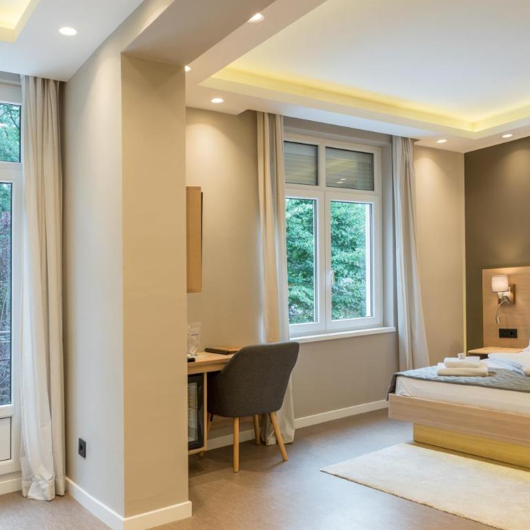 Emilia Lux Rooms - Deluks Dvokrevetna Soba sa Bračnim Krevetom i Balkonom - 8