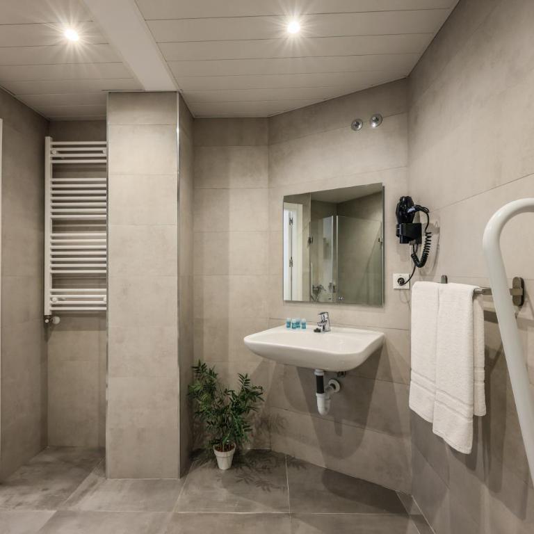 AmazINN Madrid Chamberi - Deluxe Single Room - 4