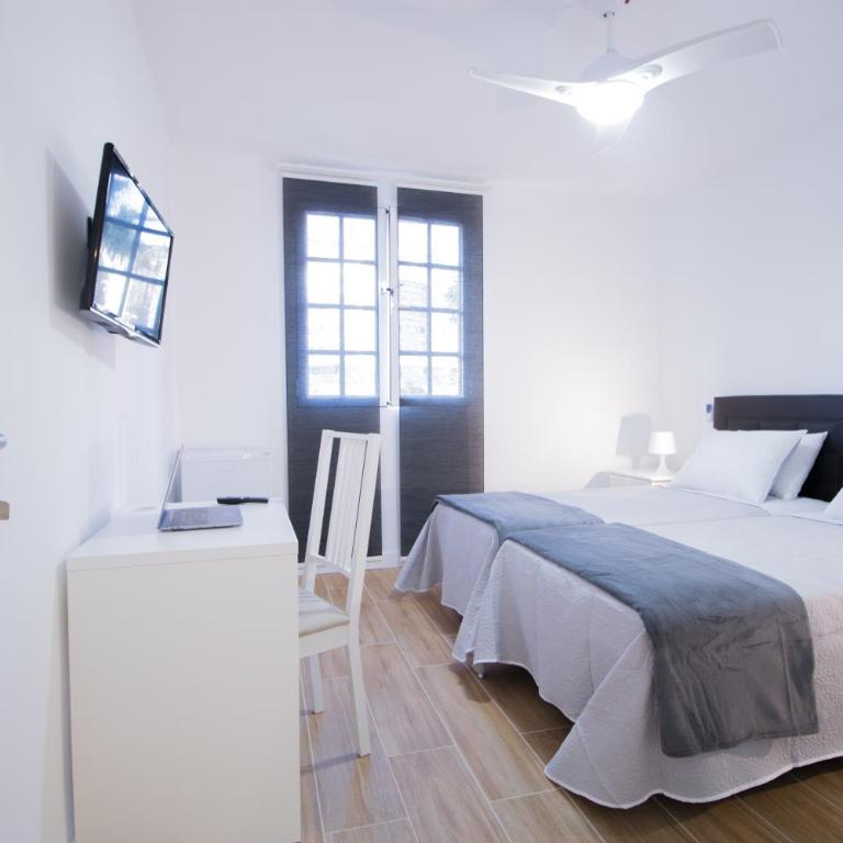 Las Palmas Smart Rooms - Habitación Doble con baño compartido - 2 camas - 1